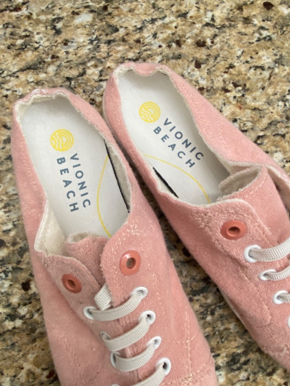 NEW Vionic Breeze Women's Peach Terry Sneakers 9M New